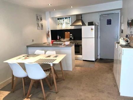 2 bedroom apartment in City - Photo 5