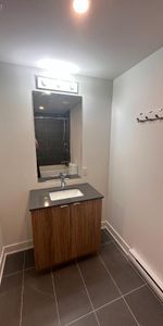 Beau 3 1/2 dans immeuble avec ascenseur - Photo 4