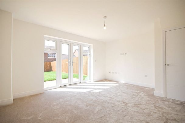 Well presented 2 bedroom semi-detached house in the popular village of Caldecote. GCH. Driveway parking. Unfurnished. - Photo 1