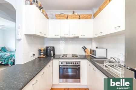 Stylish Second-Floor Apartment in Vibrant Stones Corner - Photo 5