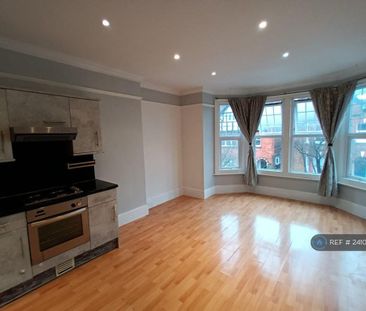 2 bedroom flat to rent - Photo 2