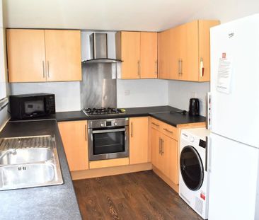 6 bedroom terraced house to rent - Photo 4