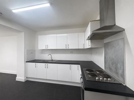 Tavistock Avenue, Perivale, Greenford UB6, London - Photo 2