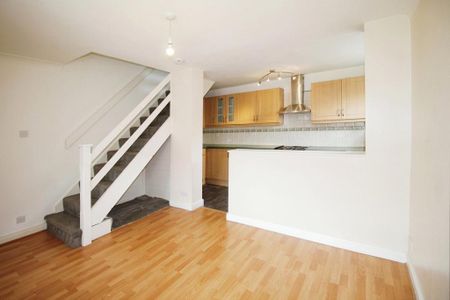 1 bedroom semi-detached house to rent - Photo 2