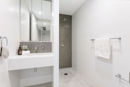 Contemporary Elegance - Photo 5