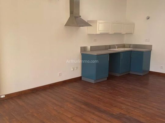 Location Maison de village 3 pièces 89 m2 à Mézel - Photo 1