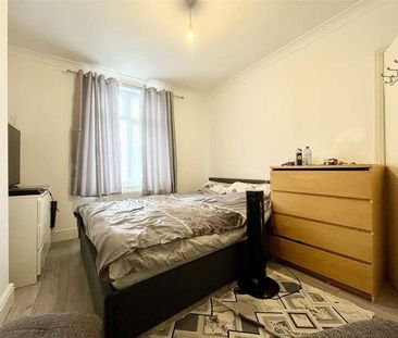 Trinity Avenue, Enfield, EN1 - Photo 3