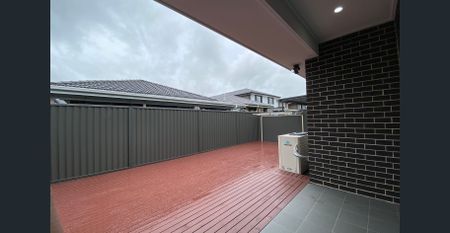 3 Bedroom Residence in Marsden Park for Lease, energy savings solar panels! - Photo 4