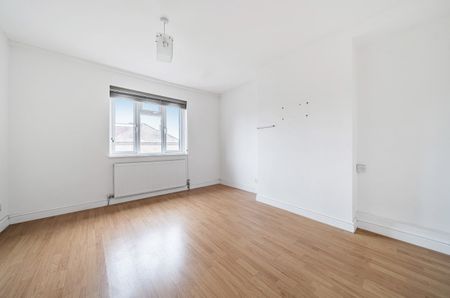 3 Bed Terraced House, St. Andrews Road, W3 - Photo 4