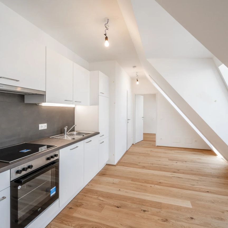 ab sofort: gemütliche helle Dachgeschoss - 3 Zimmer- Zweitbezug! - Photo 1