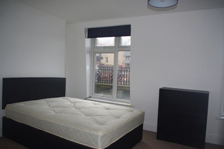 FOUR BEDROOM FLAT TO LET WEST HENDON BROADWAY NW9 - Photo 4