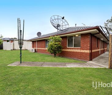 LARGE FAMILY ENTERTAINER ON 752m2 WITH EXTRA GARAGE/WORKSHOP! - Photo 4