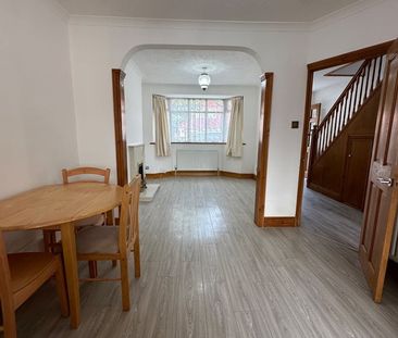 3 Bed Semi-Detached House, Ringwood Avenue, CR0 - Photo 2