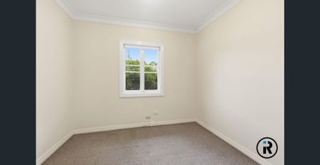 Spacious Dual-Living Opportunity in a Convenient Carina Location 🏡 - Photo 3