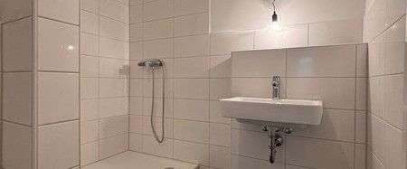 Seniorenwohnung: Bezugsfertige 2-Zimmer Wohnung mit Duschbad - Photo 1