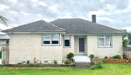 Central Location! 3-Bedroom Home - Photo 3