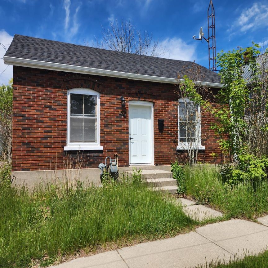 For Lease - 32 Niagara Street, Brantford, Ontario - Photo 1