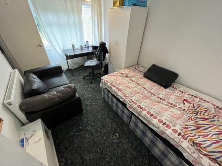 4 bedroom terraced house to rent - Photo 5