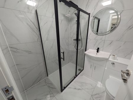 Room in a Shared House, London Road, SM6 - Photo 2