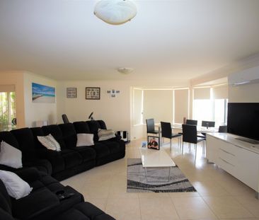 Fully furnished waterfront home in Bundabah for rent - Photo 1
