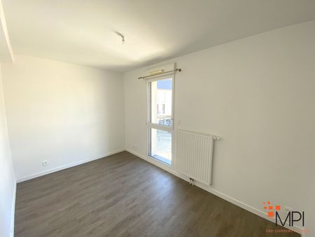 Location Appartement 4 pièces 81m² - Photo 3