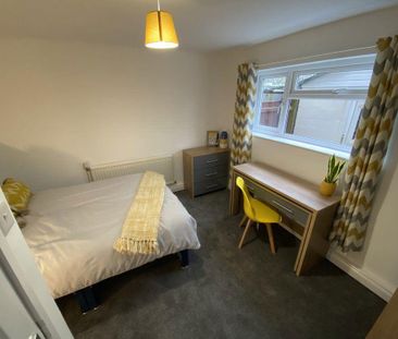 1 bedroom in a house share to rent - Photo 3