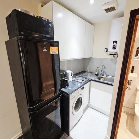 Studio to rent - Photo 3