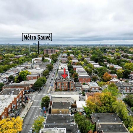 Magnifique 4 1/2 Condo Semi-Meublé avec Terrasse sur le Toit et Vue sur le Mont-Royal – Ahuntsic-Cartierville - Photo 3