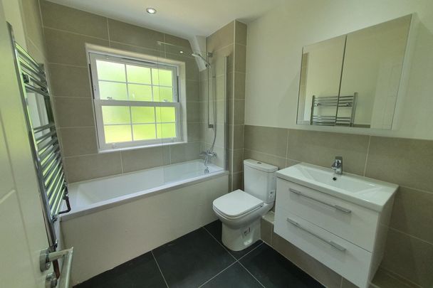 Old Clinic Place - Photo 1