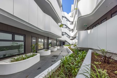 Luxury Living - Photo 3