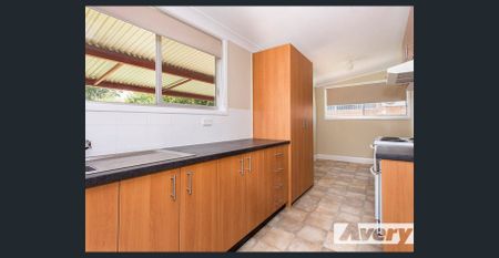 2-Bedroom Cottage with Waterfront Access - Photo 4