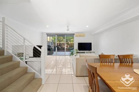 3 BEDROOM TOWNHOUSE AVAILABLE 17TH DECEMBER - Photo 4