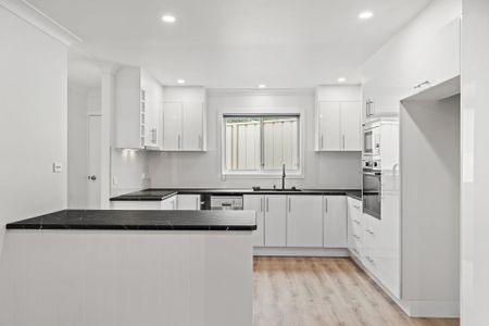 Beautifully presented garden villa with water included - Photo 5