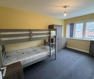 3 bedroom end of terrace house to rent - Photo 4