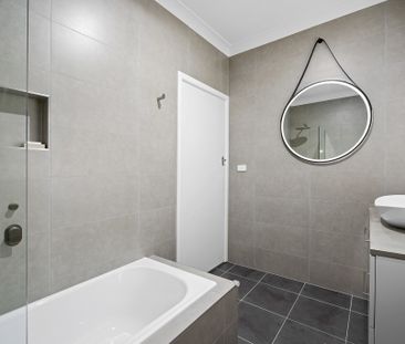 986 Wewak Street, North Albury NSW 2640 - House For Rent | Domain - Photo 5