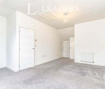 4 bedroom link detached to rent Bedivere Road, Ifield - Photo 1
