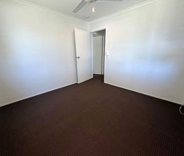 Comfortable 3-Bedroom Home with Refurbished Kitchen & Entertaining ... - Photo 5