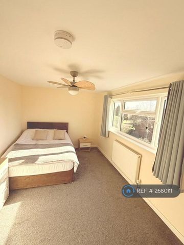 1 bedroom in a house share to rent - Photo 4