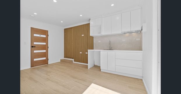 Modern 1-Bedroom Flat in Tregear - Photo 1