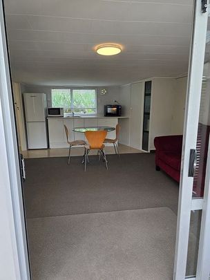 Butterfly Cottage - 1 bedroom with own Garage - Photo 1