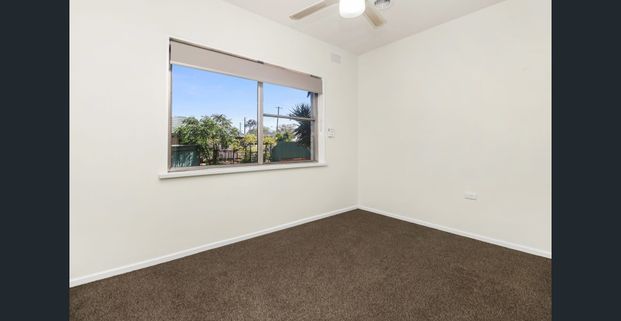 Spacious 3-Bedroom Home + Workshop/Storage – Perfect for Families! - Photo 1