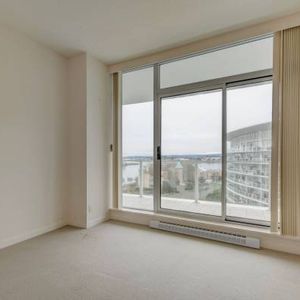 Luxurious 2 bed, 2 bath condo in Shutters building - Photo 2