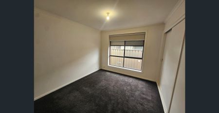 QUIET COURT LOCATION! - Photo 2