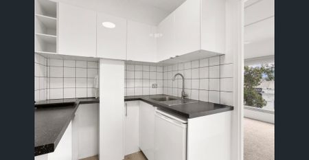 Sun-Drenched Studio Apartment In The Heart Of Paddo With Rooftop Pool - Photo 2