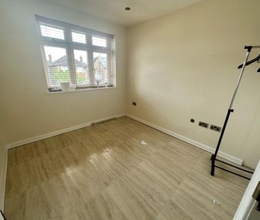 6 bedroom detached house to rent - Photo 5