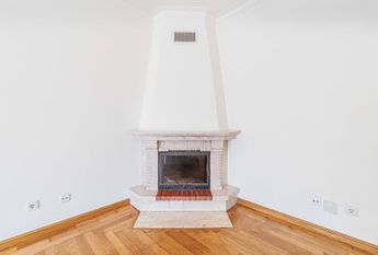 APARTAMENTO T2 NO ARNEIRO - CARCAVELOS