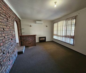 Top Location - Spacious House & Pool! *Open Thurs 19/02/ 4.00pm to ... - Photo 1