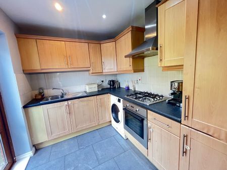 Apt 6 Redwood Dale, Belfast BT17 9RL - Photo 2