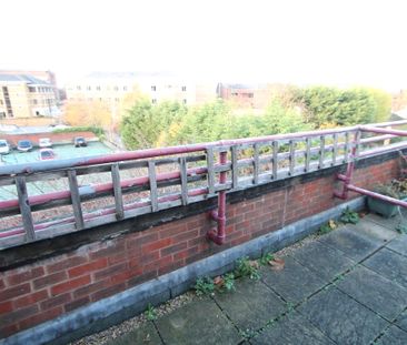 Romana Court, Sidney Road, Staines-upon-Thames, Surrey, TW18 4QJ - Photo 6