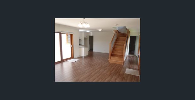 STUNNING & SPACIOUS RESIDENCE - Photo 1